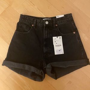 Zara Black Mom Short Size 4